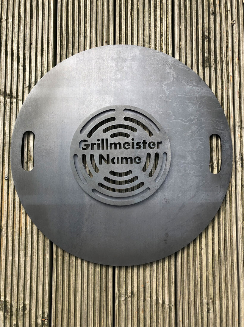 Grillplatte für Feuertonne | Classic mit abnehmbaren Mittelteil | Grillmeister Name