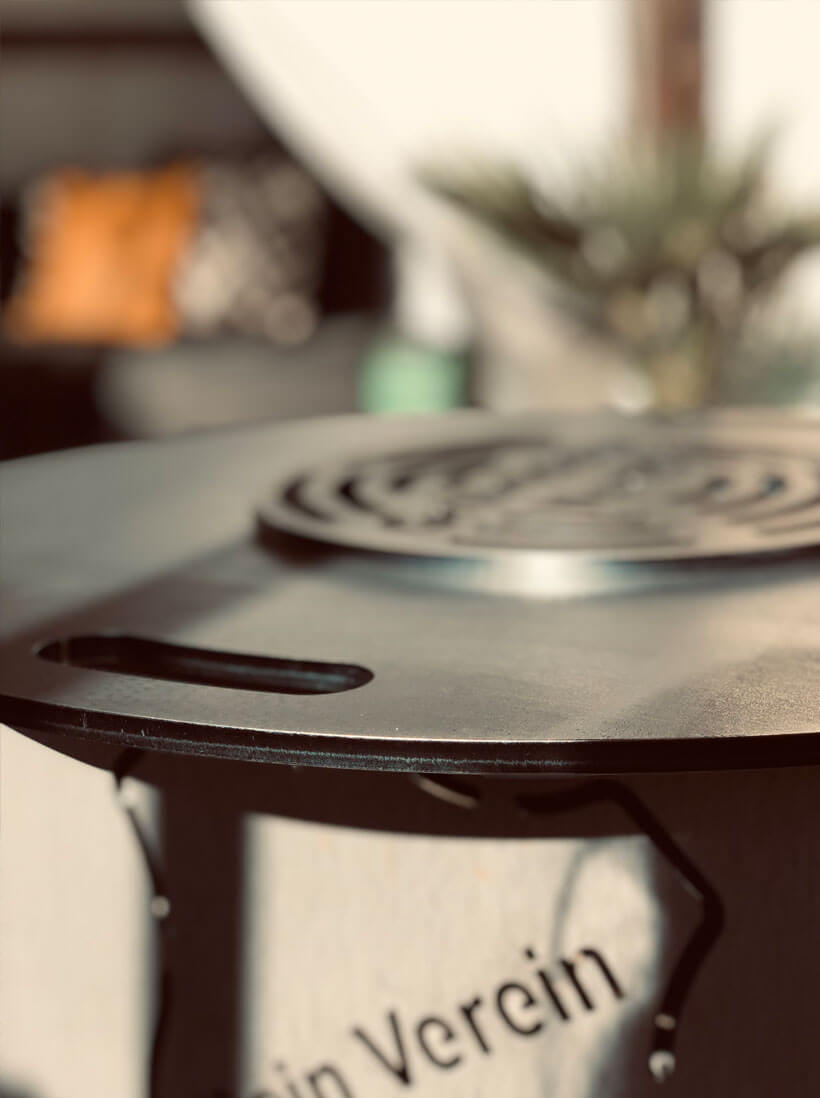 Grillplatte für Feuertonne | Classic mit abnehmbaren Mittelteil | Grillmeister Name