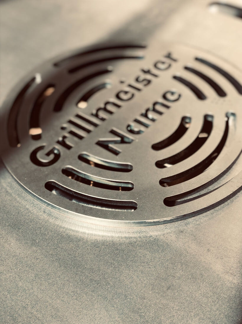 Grillplatte für Feuertonne | Classic mit abnehmbaren Mittelteil | Grillmeister Name